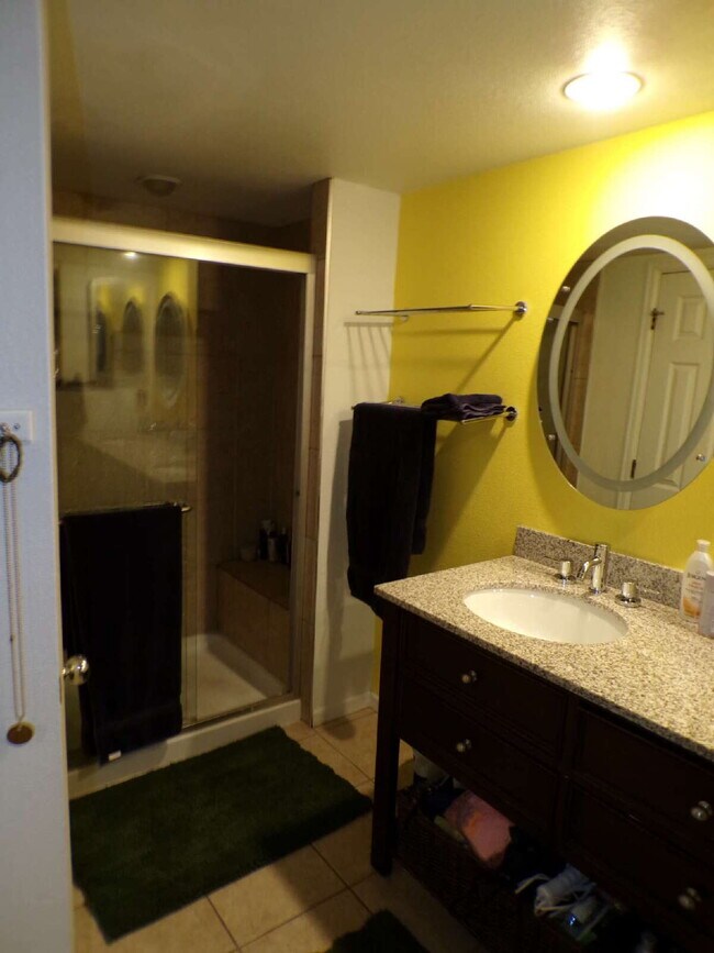 Building Photo - Wind Stream Condos - 3 Bedroom - 2 bathroo...