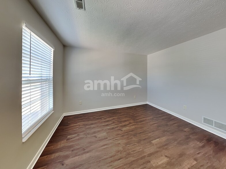 Building Photo - 637 Ellen Dr