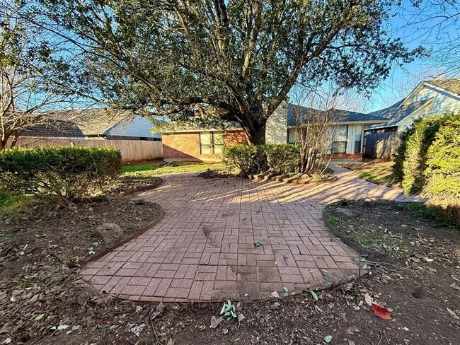 Building Photo - 405 Edwards Dr