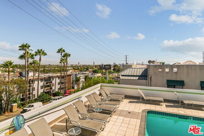 Building Photo - 1155 N La Cienega Blvd