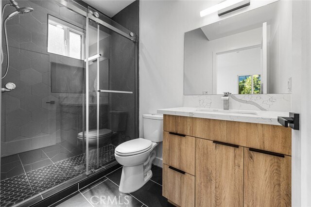 Building Photo - 1376 Edgecliffe Dr