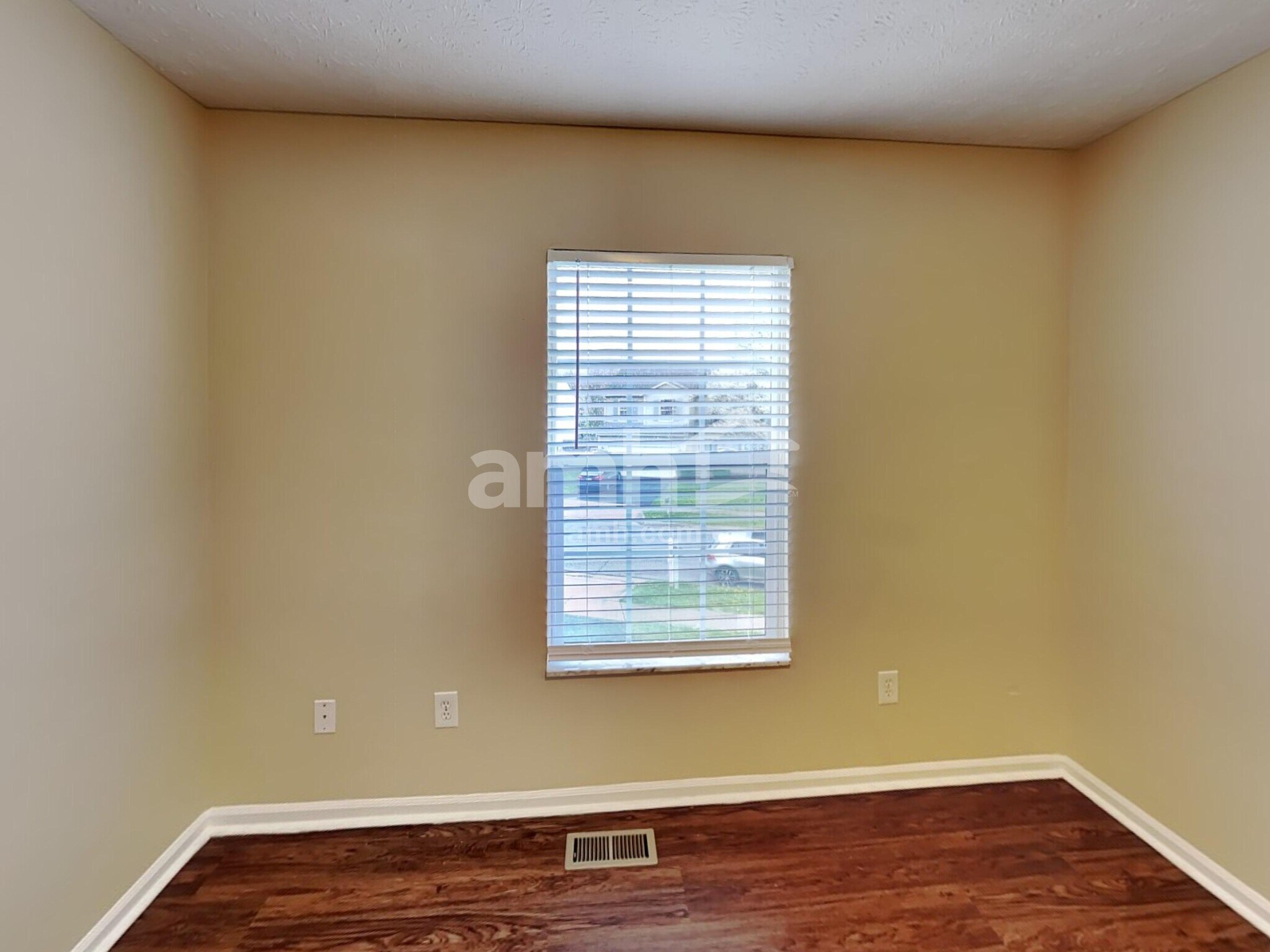 Building Photo - 4024 Walnut Crossing Dr