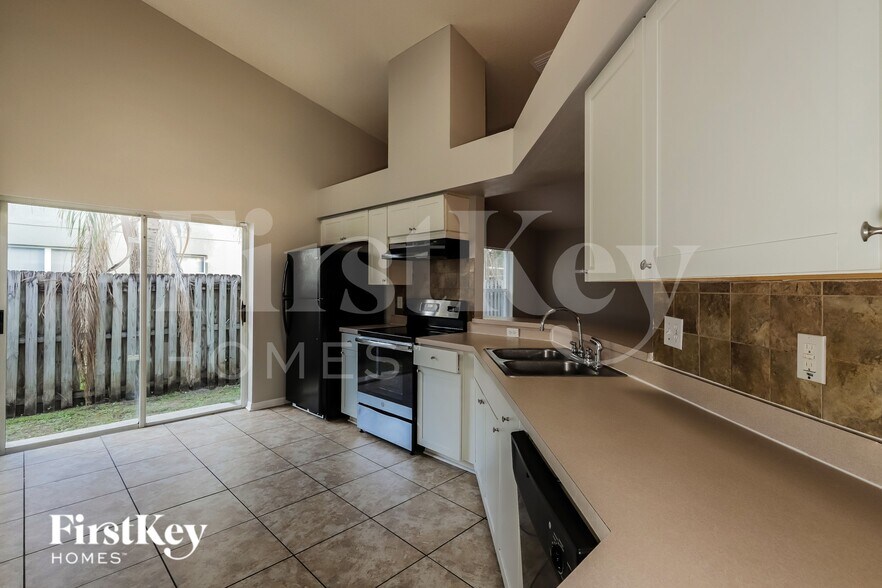 Building Photo - 13452 Beechberry Dr