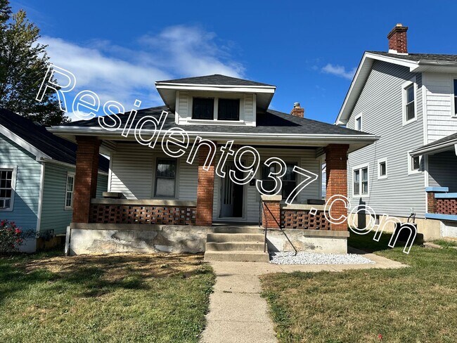 Primary Photo - Updated 2 Bed 1 Bath home