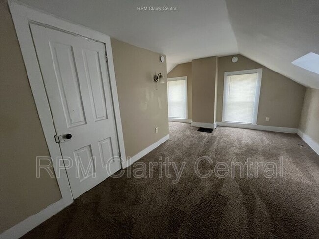 Building Photo - 23 N Vine St