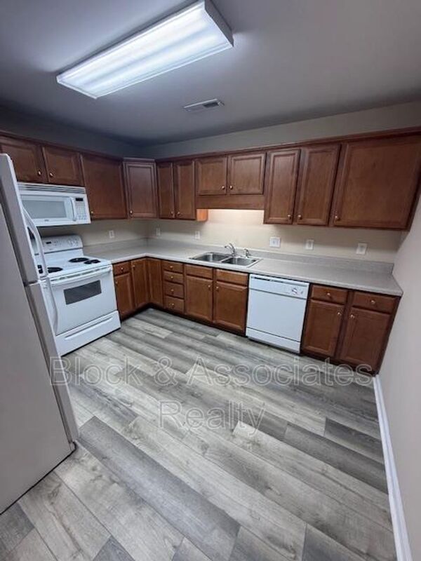 Building Photo - 4068 Bentley Dr