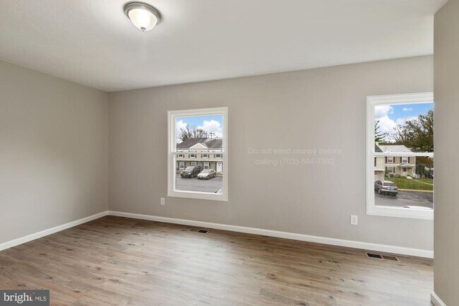 Building Photo - 90 Ridgelawn Rd