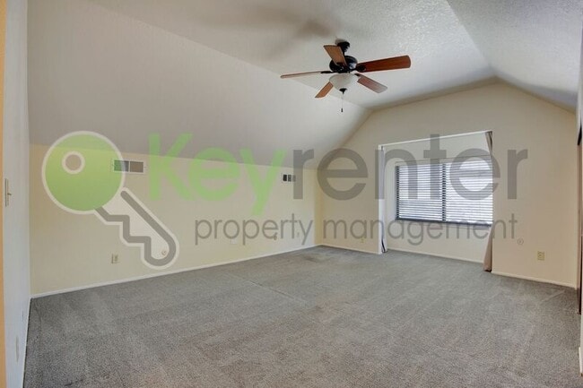 Building Photo - 809 N Hobson Ave