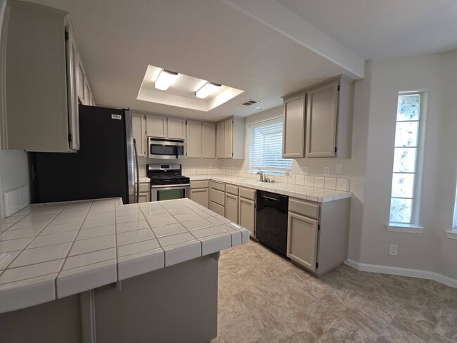 Building Photo - 3179 Sunglow Dr