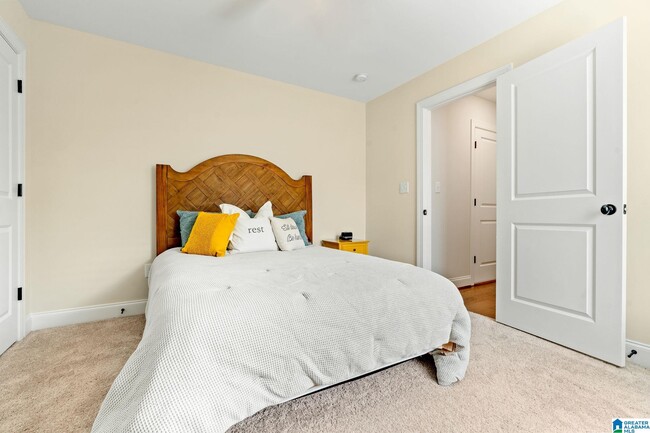 Building Photo - 277 Kinross Circle