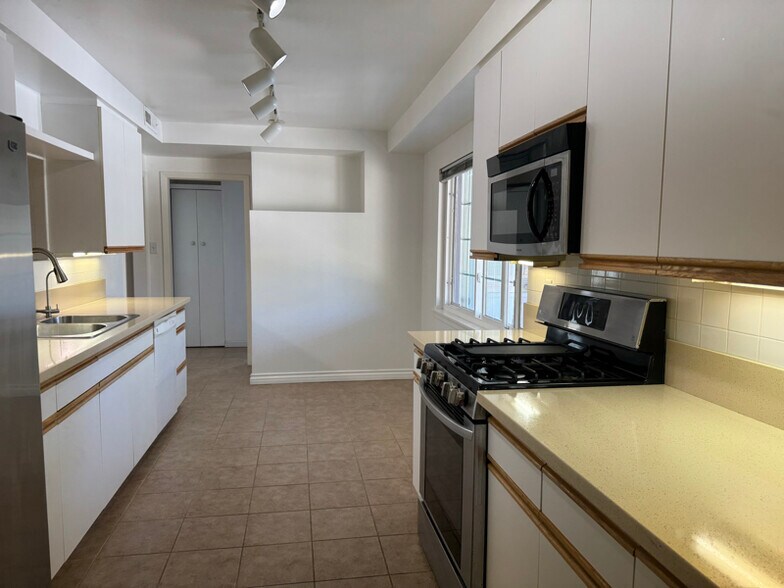 Building Photo - 260 Arnett Ave