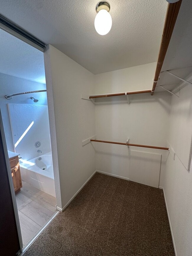Building Photo - Beautiful 3 Bedroom, 2.5 Bath Antioch Home