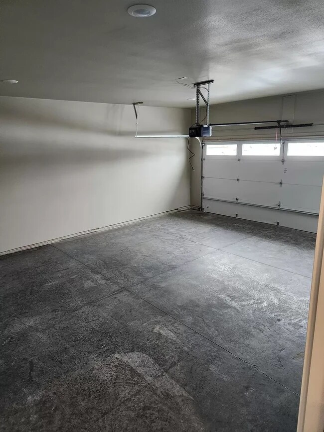 Building Photo - 304 Nieson St