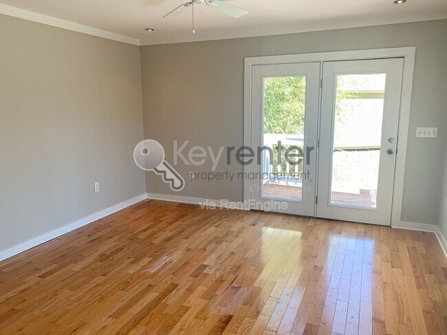 Building Photo - 115 Larchmont Ave
