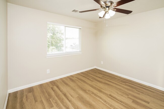 Building Photo - 5707 Mid Way