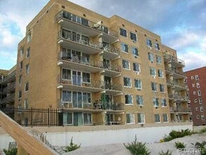 Building Photo - 650 Shore Rd