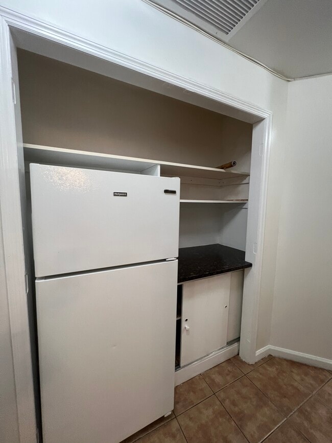 Building Photo - 3227 Riverdale Ave