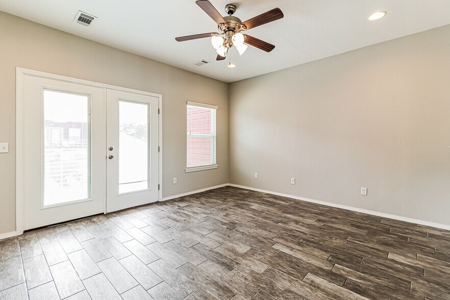 Building Photo - 1726 N Reno Dr