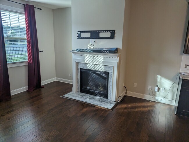 Building Photo - 1008 Cotulla Dr