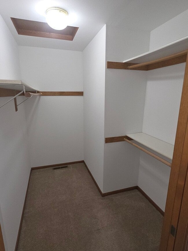 Building Photo - 3 bedroom New Berlin townhome