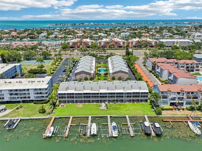 Building Photo - 637 Pinellas Bayway