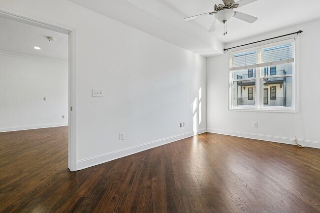 Building Photo - 915 Madison St