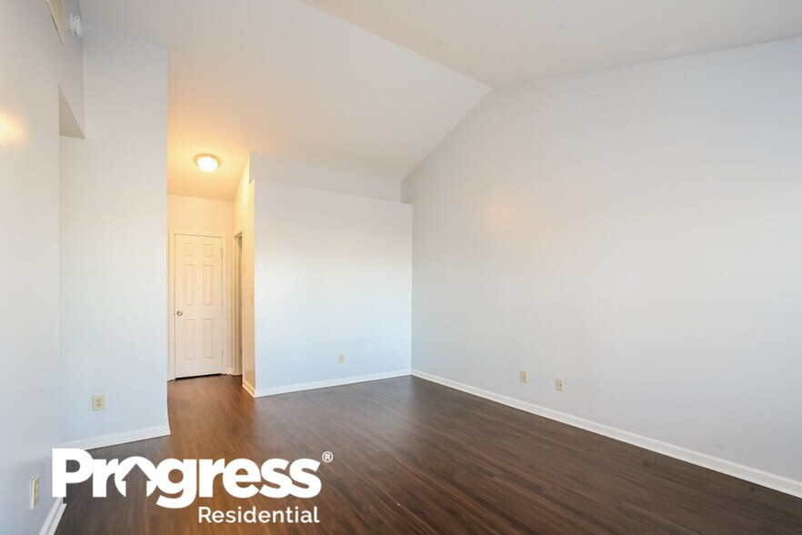 Building Photo - 12614 Gunnison Dr