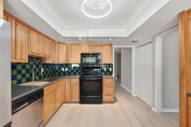 Building Photo - 525 Oak Haven Dr