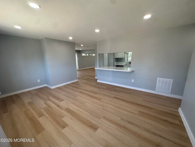 Building Photo - 10 James Hollow Dr