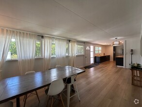 Building Photo - Beautifully Renovated Kailua Home | Walk t...