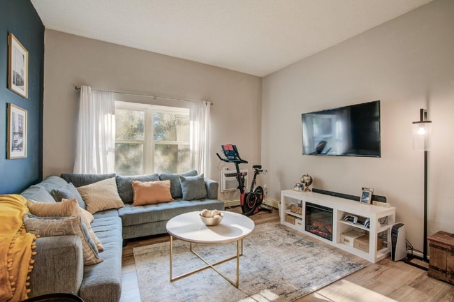 Building Photo - 215 7th St NE