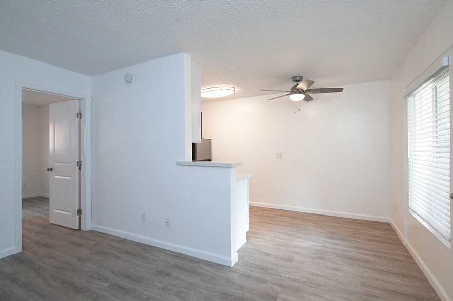 Interior Photo - Aztec Pacific Apartments