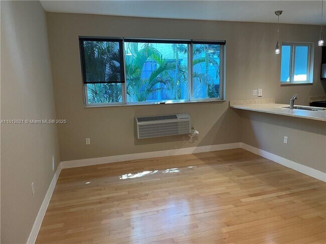 Building Photo - 7171 Bay Dr