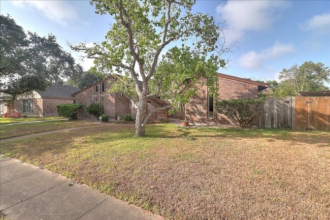 Building Photo - 5530 Tahoe Cir