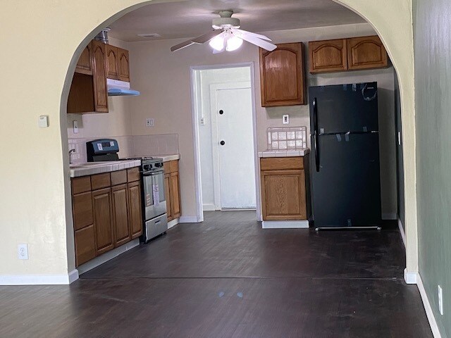 Building Photo - 14604 Condon Ave