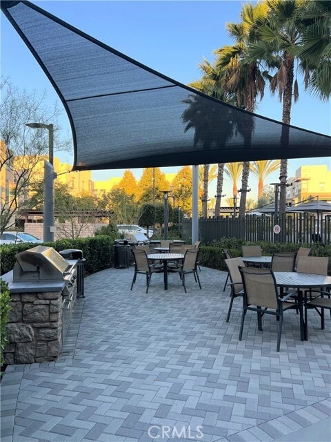 Building Photo - 5861 Rostrata Ave