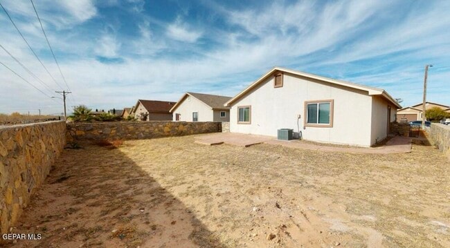 Building Photo - 14424 Jacinto Ramos Ave