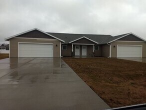 Building Photo - 3130/3132 Barrington Place