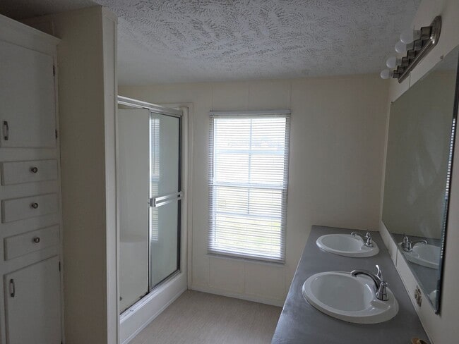 Building Photo - BOWMAN