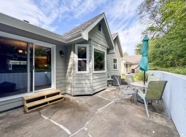 Building Photo - 902 Connecticut Ave