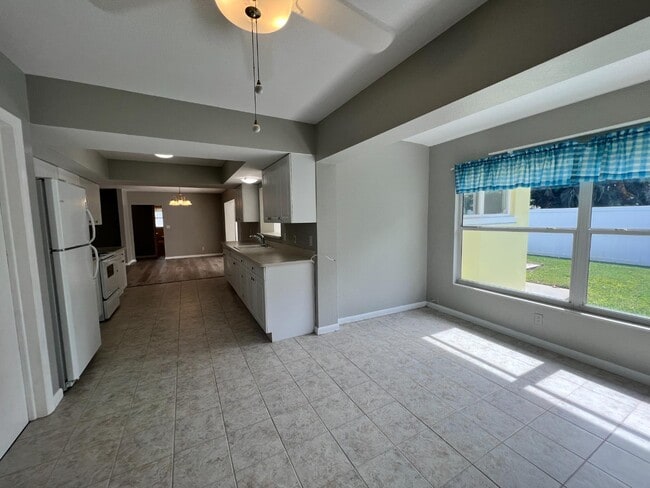 Building Photo - 4220 49th Ave S