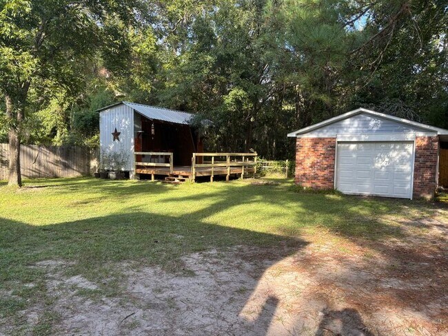 Building Photo - 816 Savage Rd