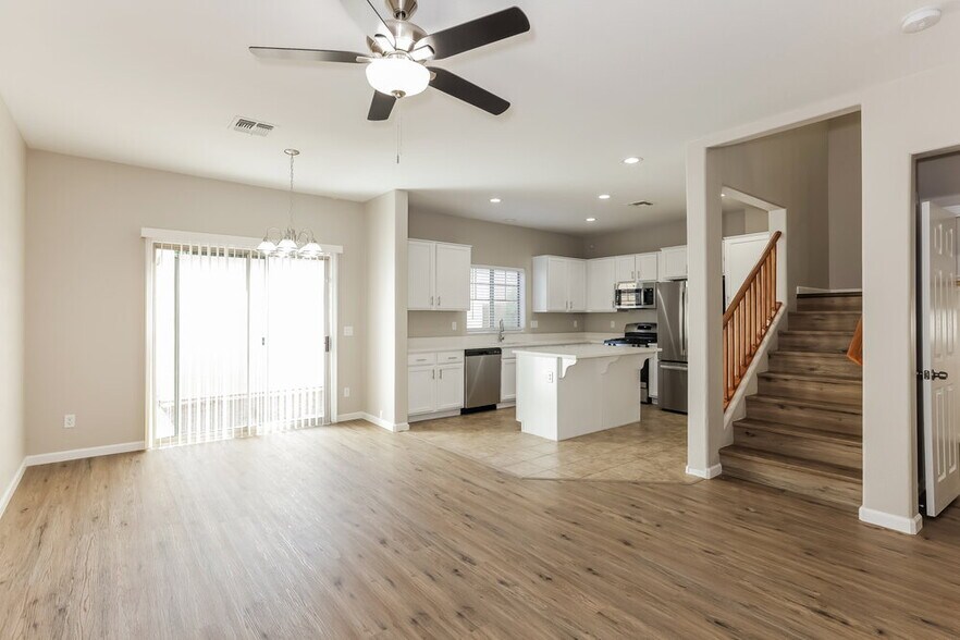 Building Photo - 14141 W Country Gables Dr