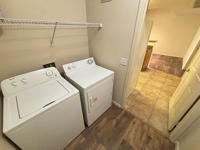 Building Photo - Fantastic 2Bed/2Bath Condo in Southwest Area