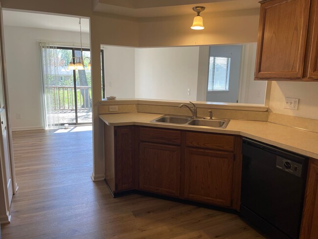Building Photo - 2-Bedroom Duplex with full basement, 1-Car...
