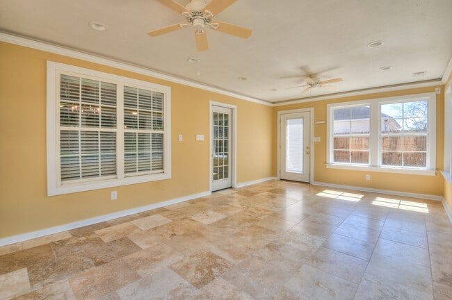 Building Photo - 490 Connemara Trail