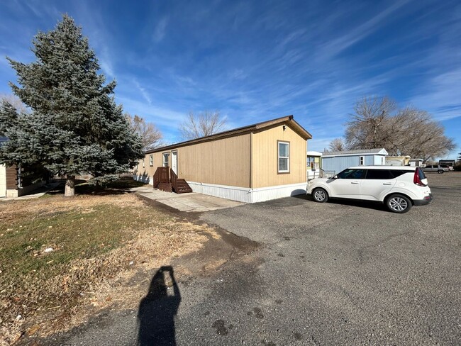 Building Photo - 3 Bedroom 2 Bath Newer Mobile Home.