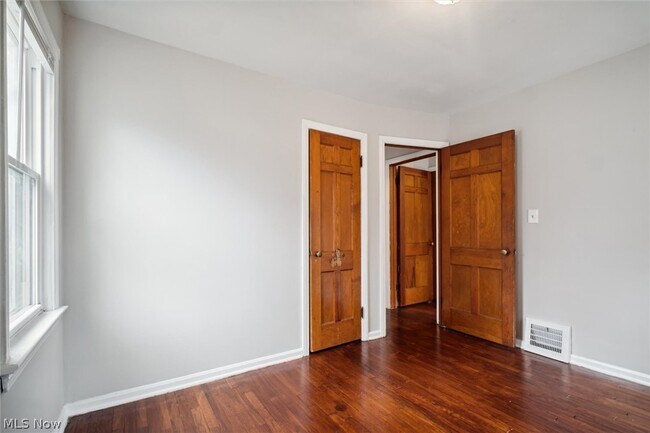 Building Photo - 14116 Krems Ave