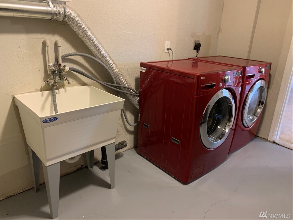 Bonus/laundry room - 8223 S 123rd St