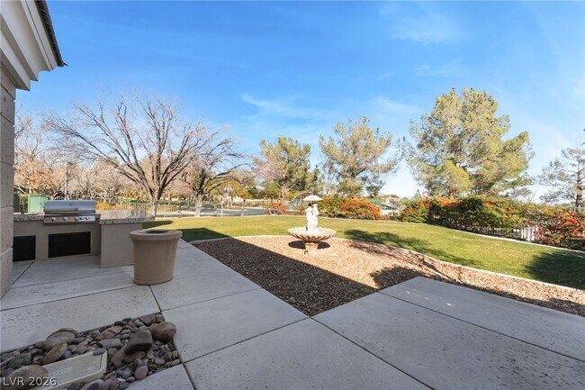Building Photo - 904 Pont Chartrain Dr
